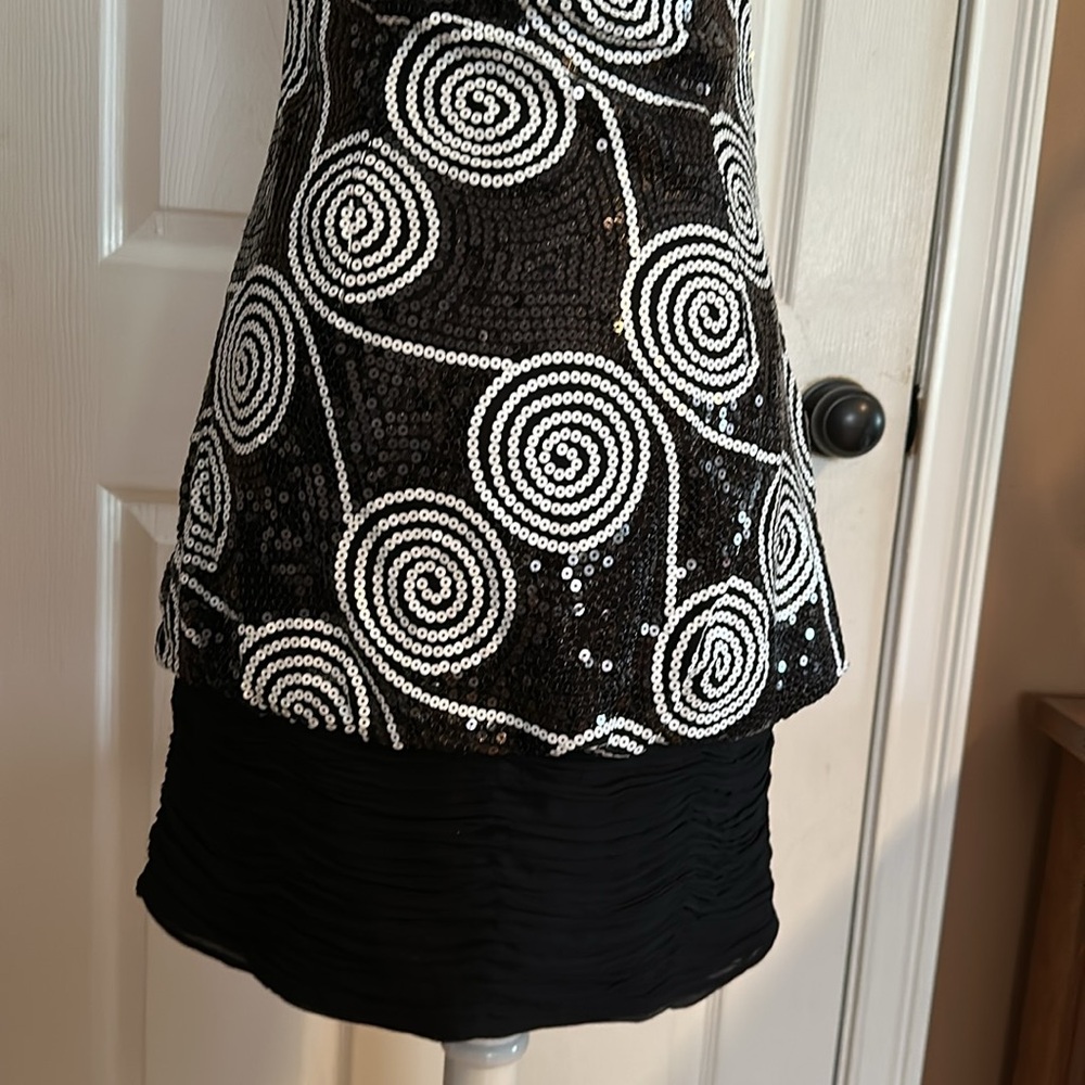 Cache, Size 4, Form Fitting Sequin Evening Dress. - image 6